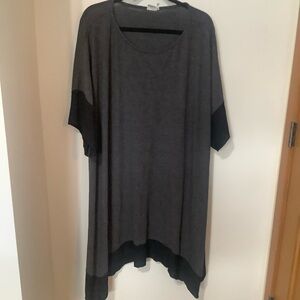 SUZANE BETRO: Charcoal & Black Tunic Top